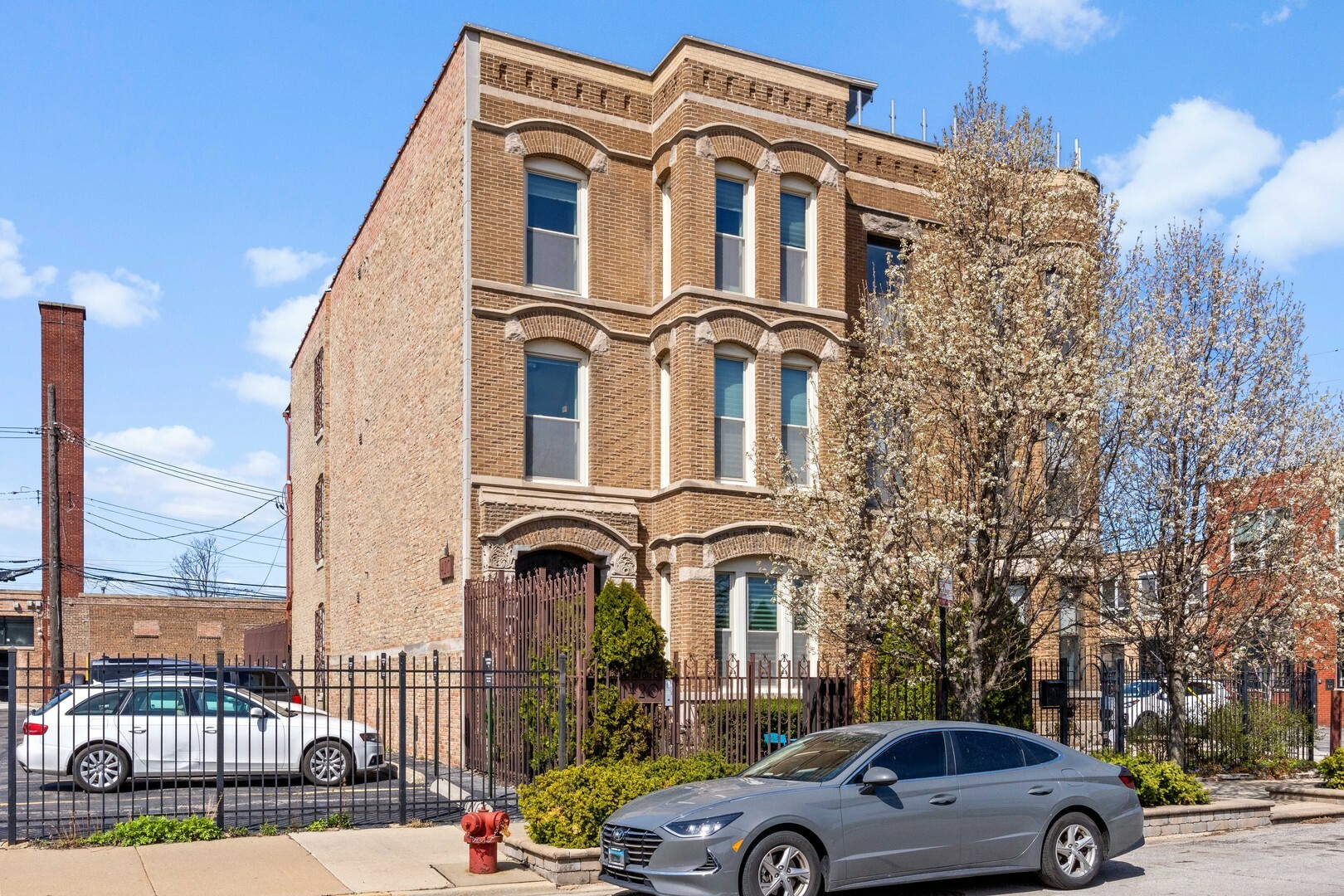 Property Photo: 1420 W Fulton Street IL 60607