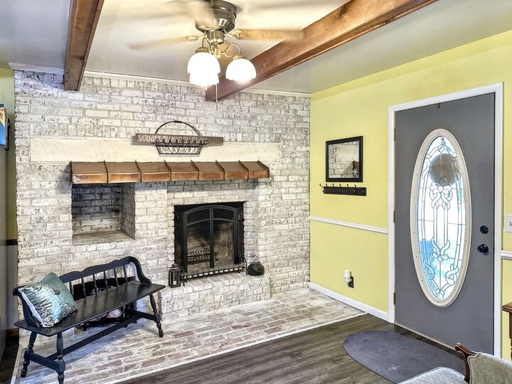 Property Photo: 614 S Thomas Street IL 60938