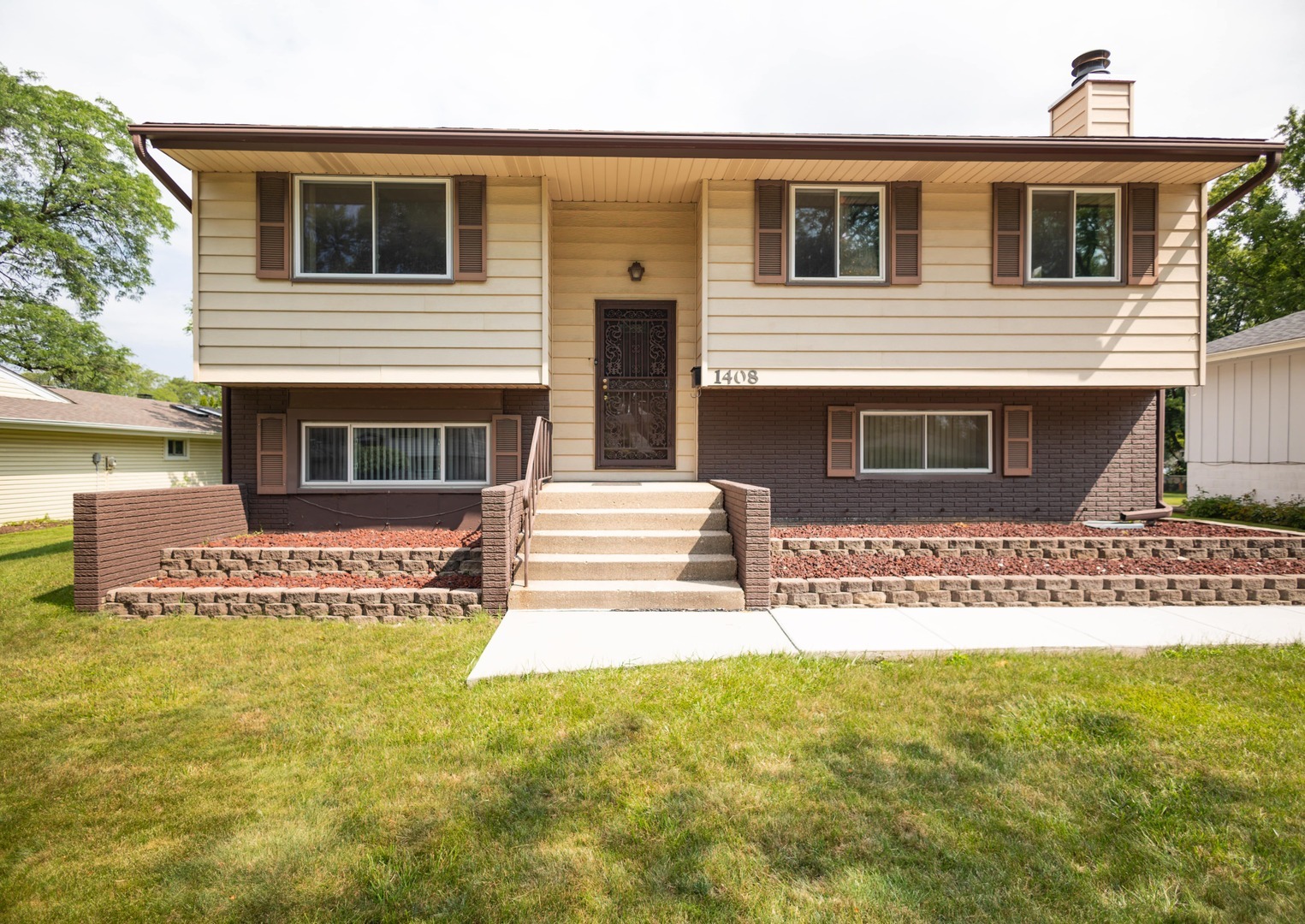 Property Photo: 1408 Hampton Lane IL 60193