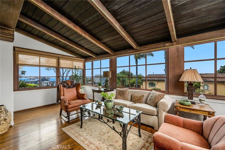 Property Photo: 624 Calle Miramar CA 90277