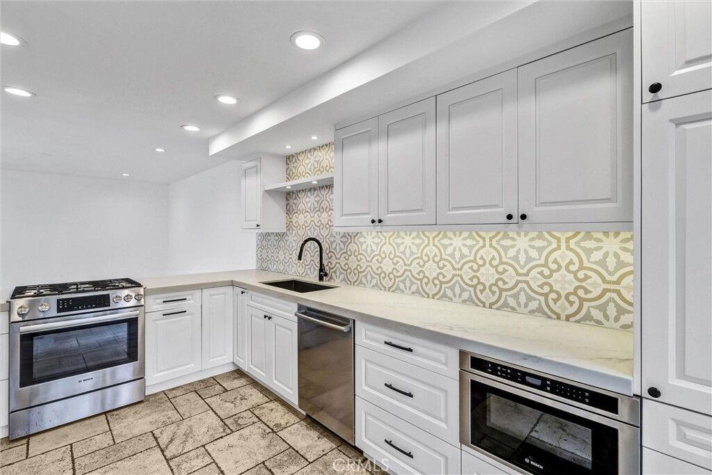 Property Photo: 334 Tours Lane CA 92627