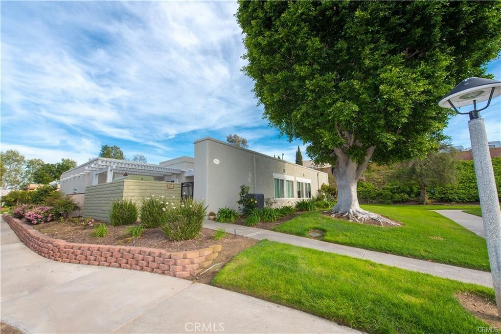Property Photo: 3002 Via Buena Vista B CA 92637