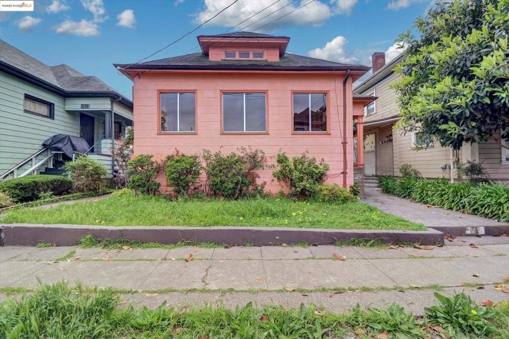 Property Photo:  1017 56th St  CA 94608 