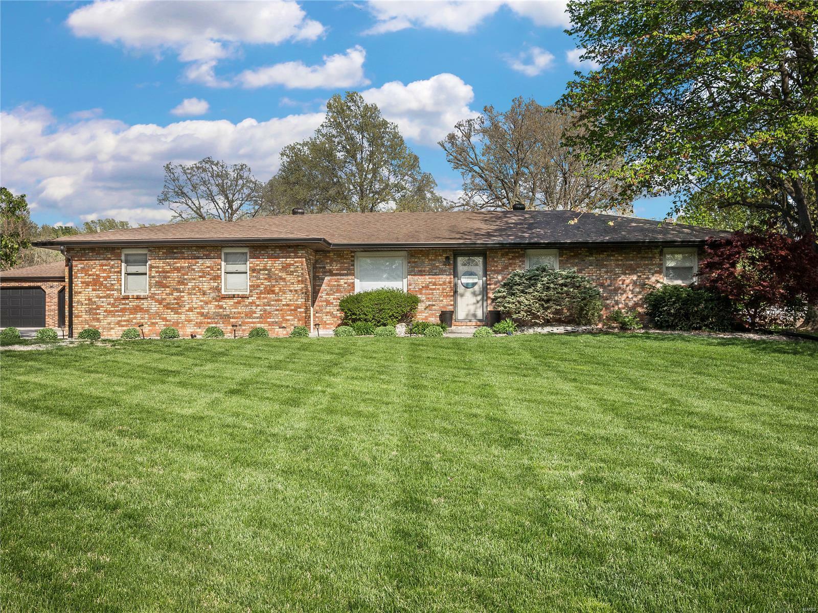 Property Photo: 32 Rickhaven Drive IL 62234