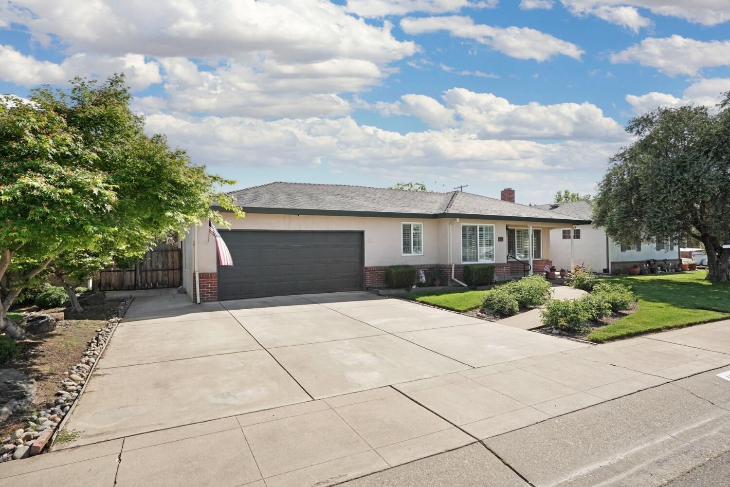 Property Photo: 820 York Street CA 95240
