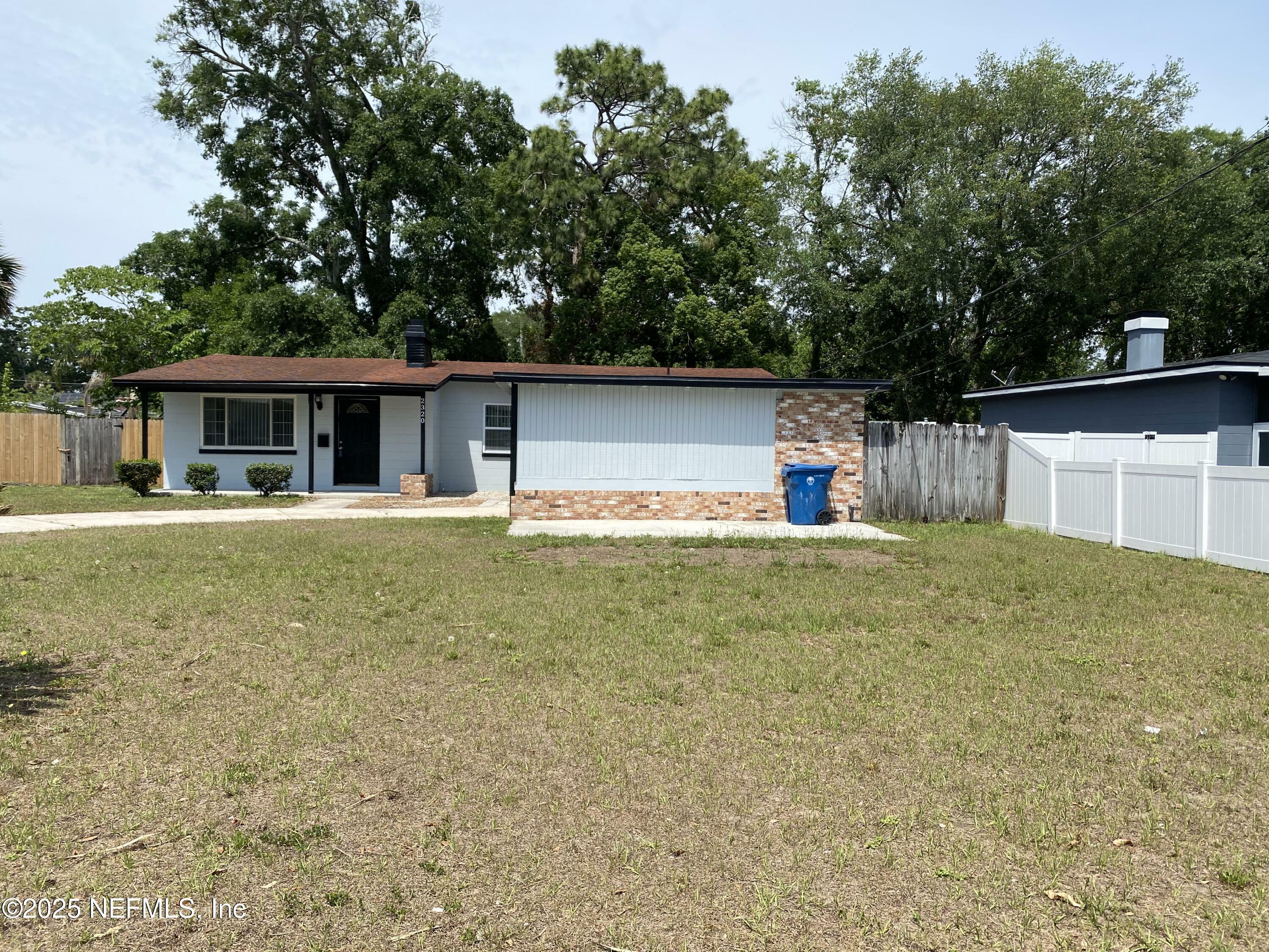 Property Photo: 2320 Ardmore Court FL 32211