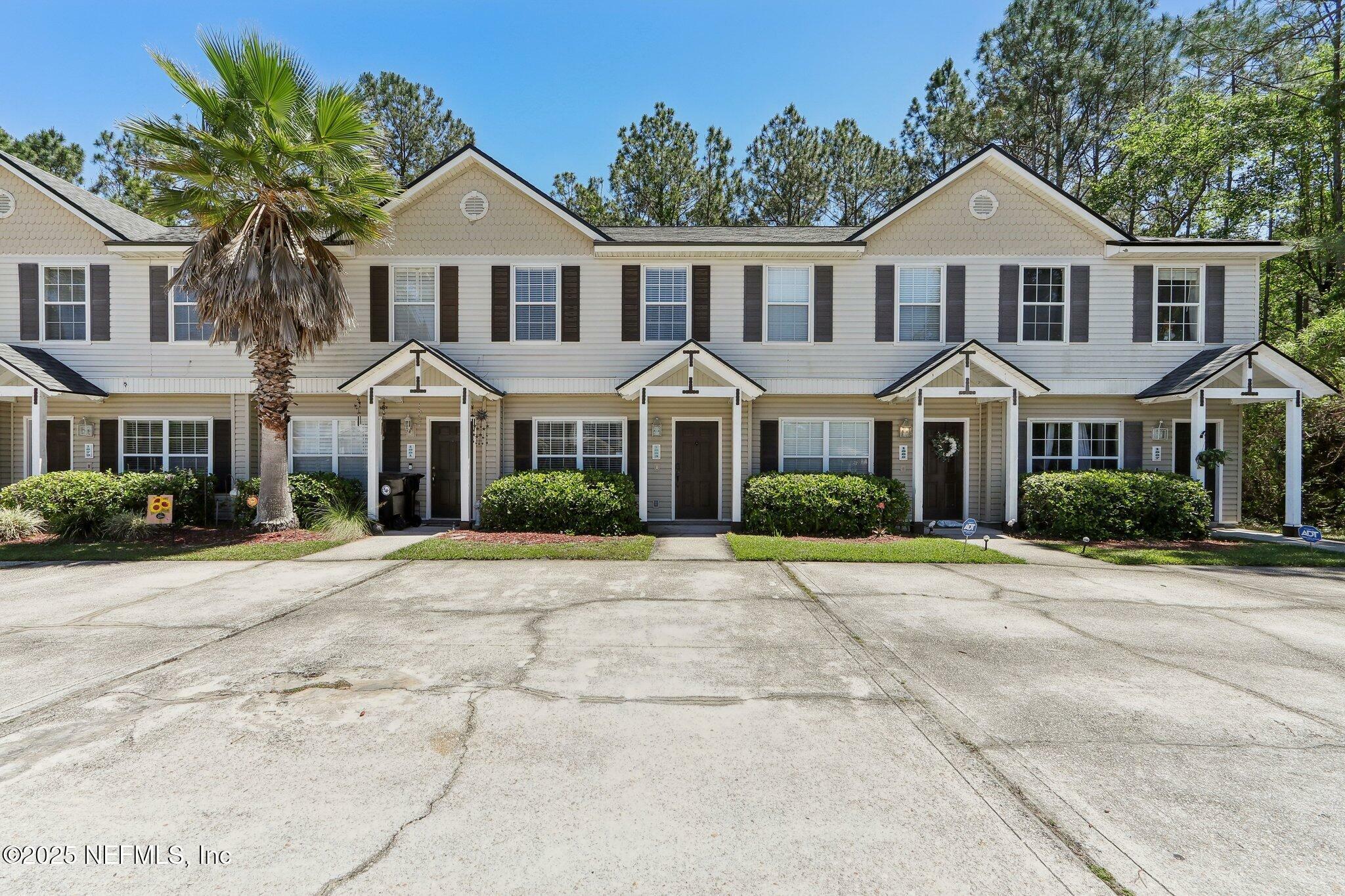 Property Photo: 1883 Lago Del Sur Drive FL 32068