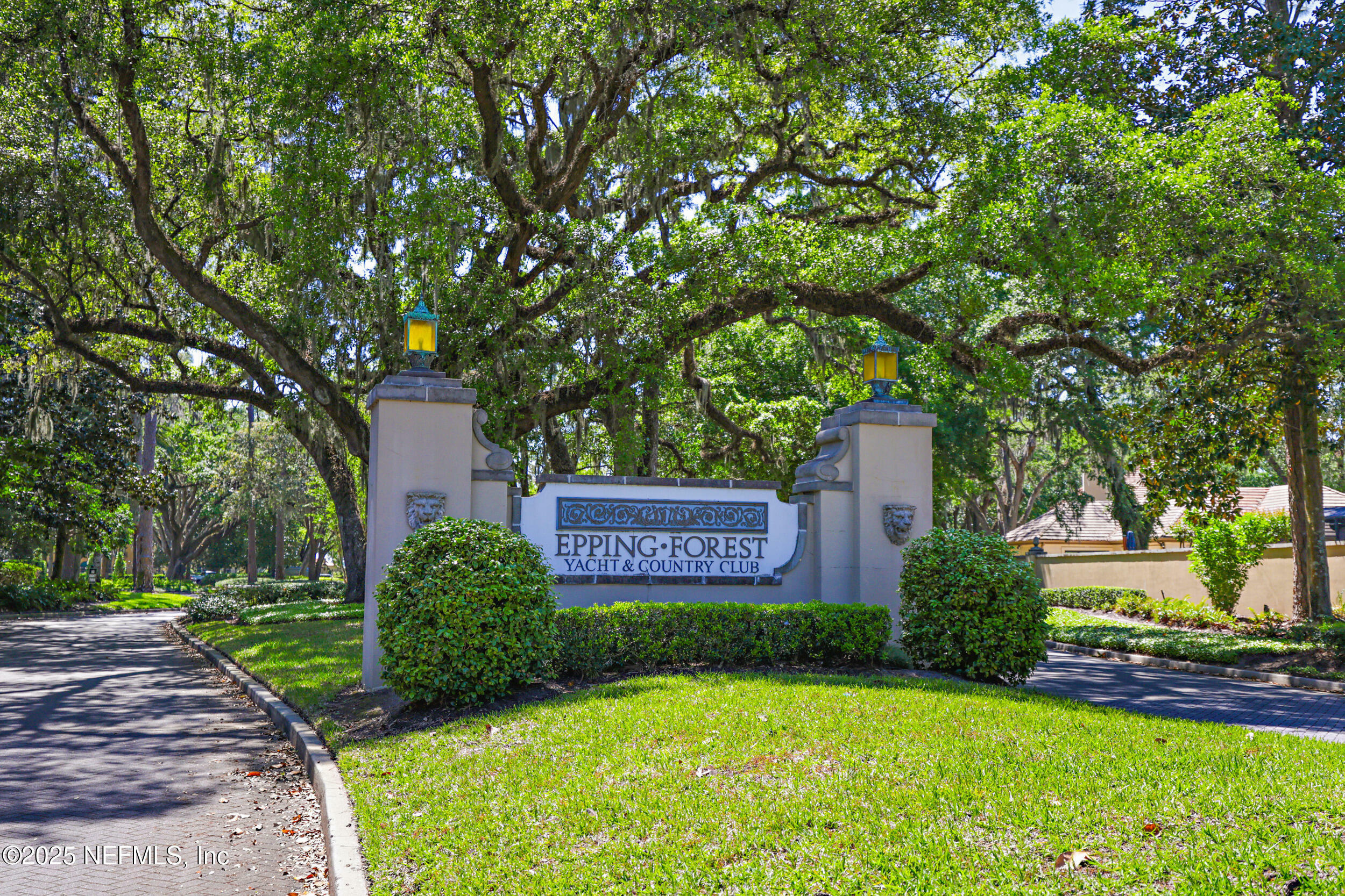Property Photo:  6639 Epping Forest Way N  FL 32217 