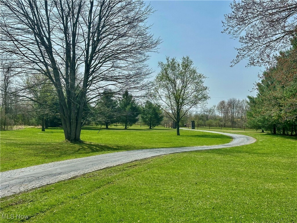 Property Photo: 4955 Cadwallader Sonk Road OH 44473