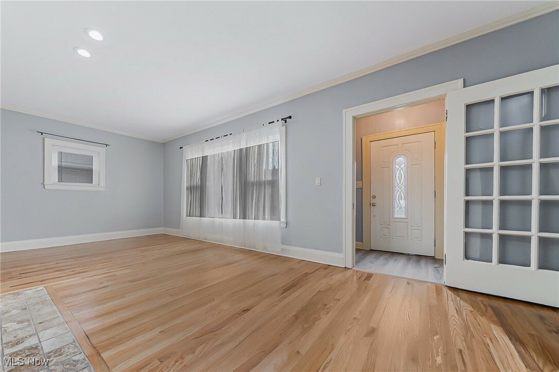 Property Photo: 1607 Maple Road OH 44121