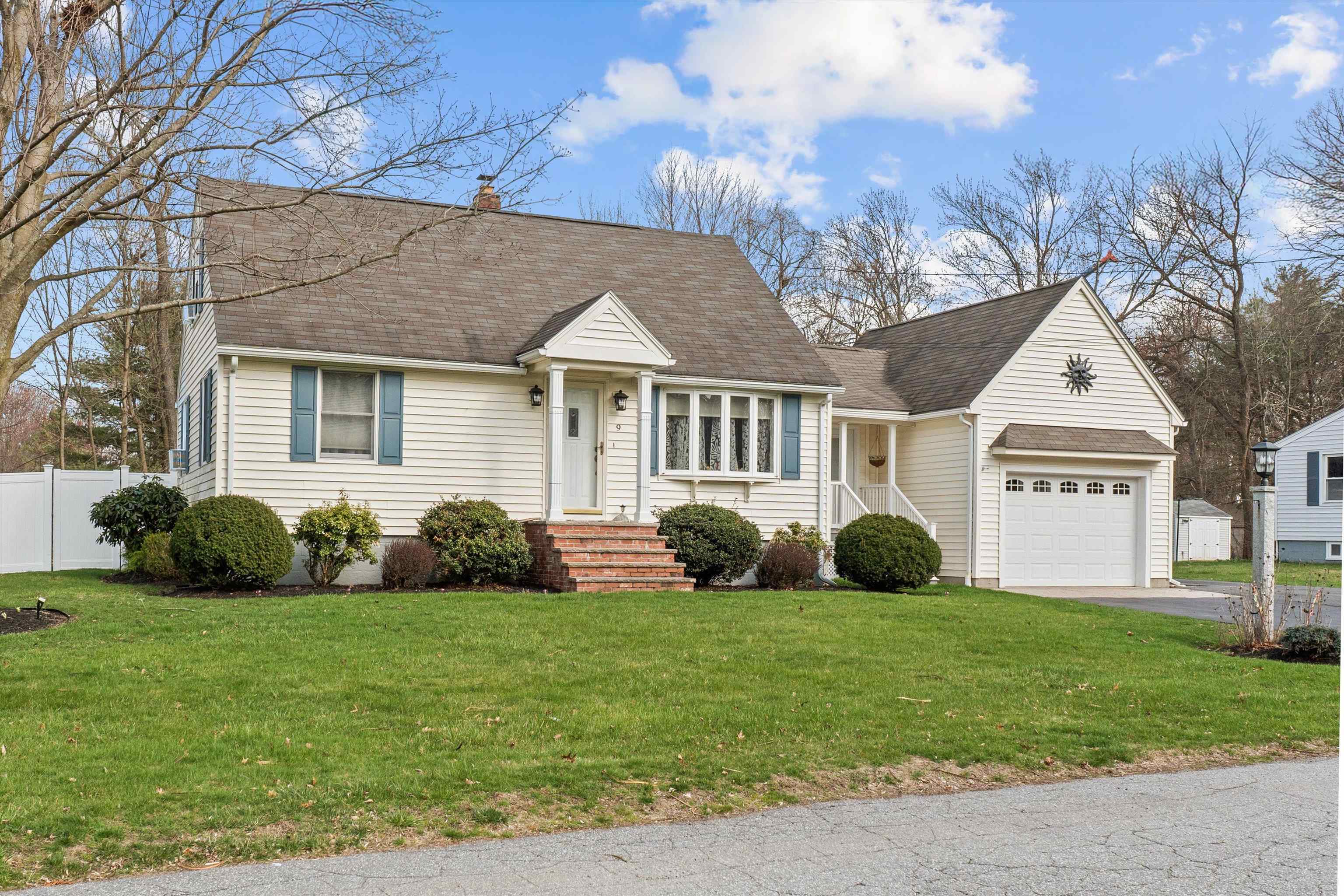Property Photo: 9 Maclarnon Road NH 03079