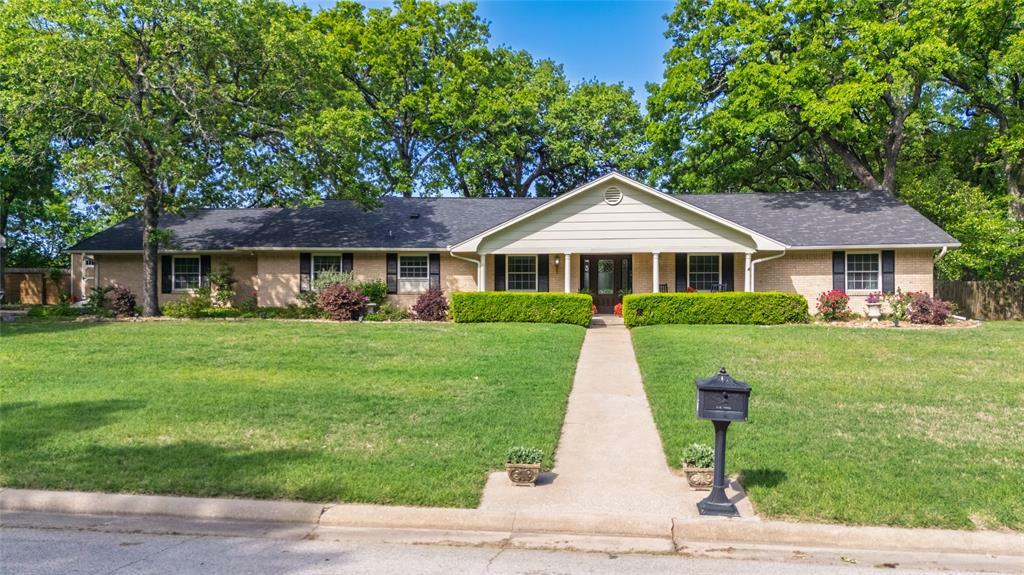 Property Photo: 10 Post Oak Trail TX 75402