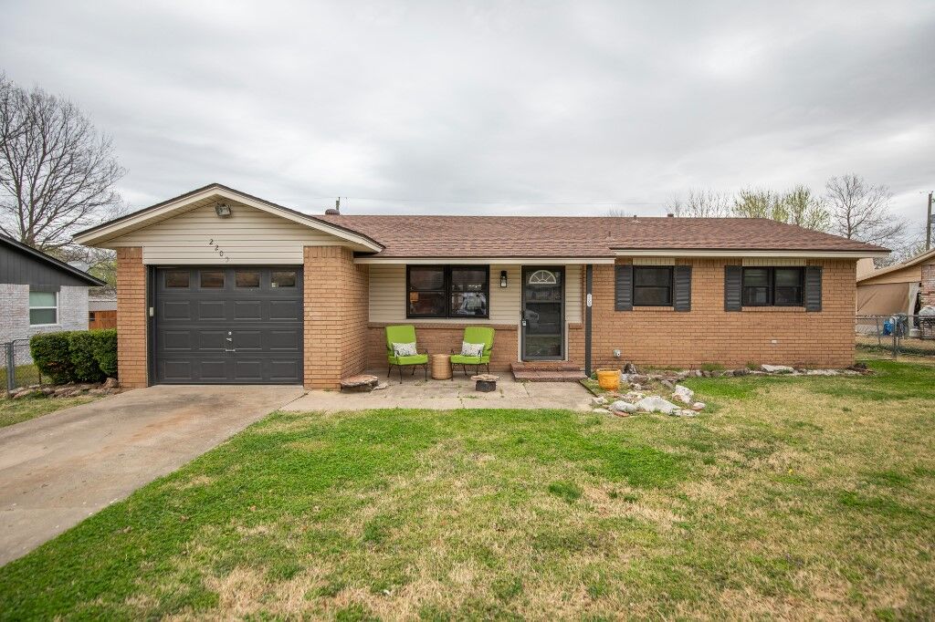 Property Photo:  2205 Jean Street  AR 72762 