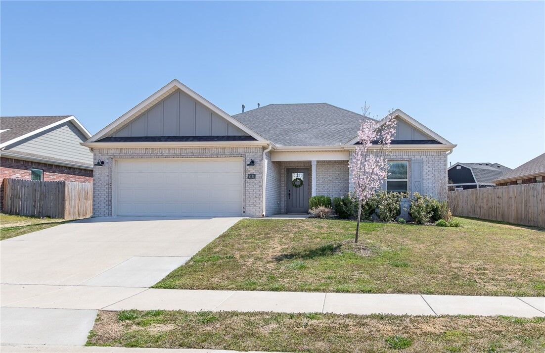 Property Photo:  918 Hampton Street  AR 72762 