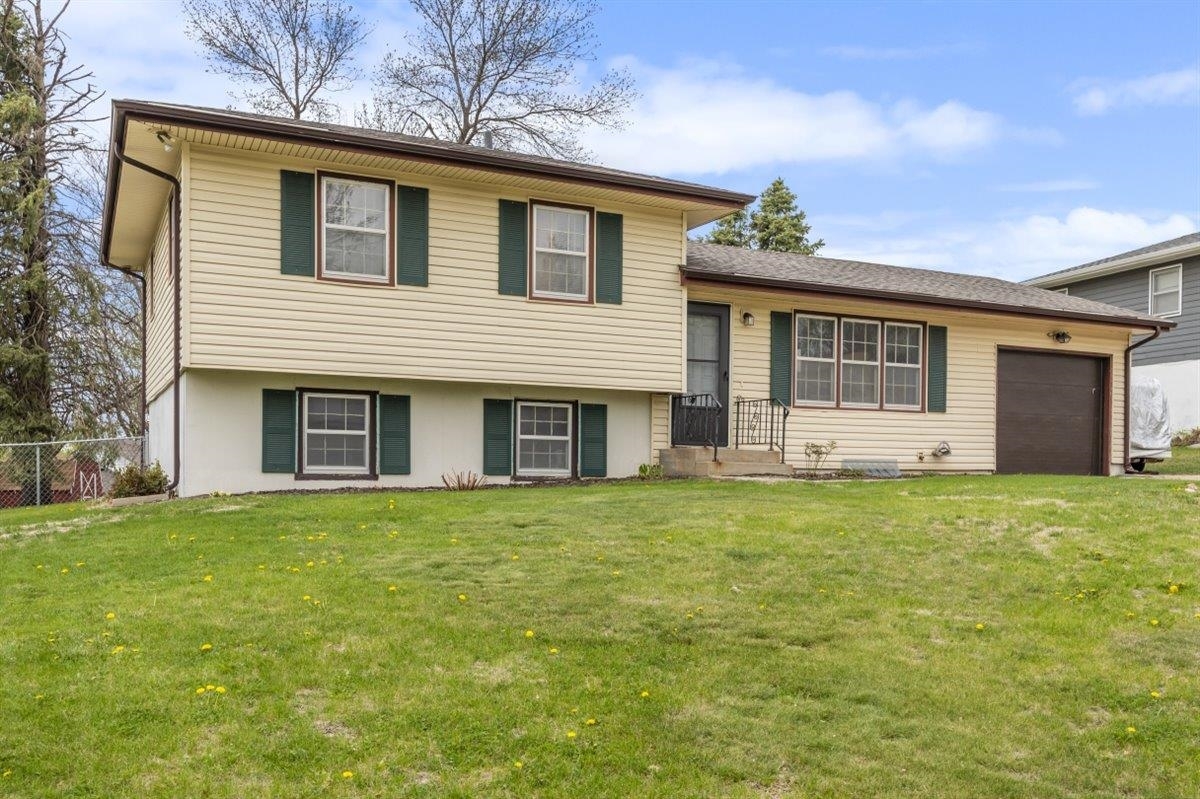 Property Photo: 1722 N 110th Avenue NE 68154