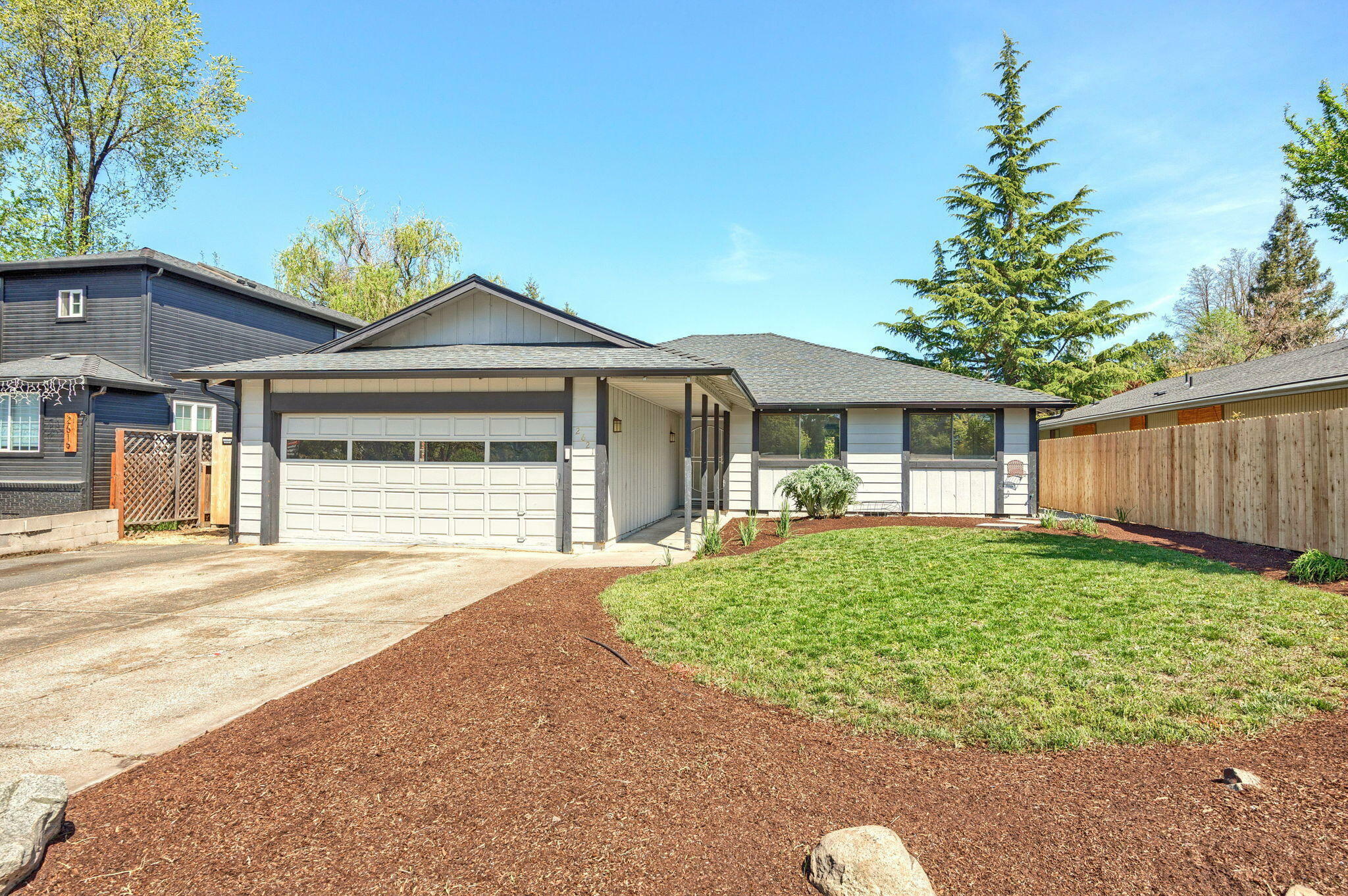 Property Photo: 2621 Siskiyou Boulevard OR 97504