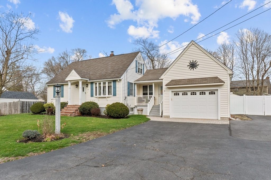 Property Photo:  9 Maclarnon Rd  NH 03079 