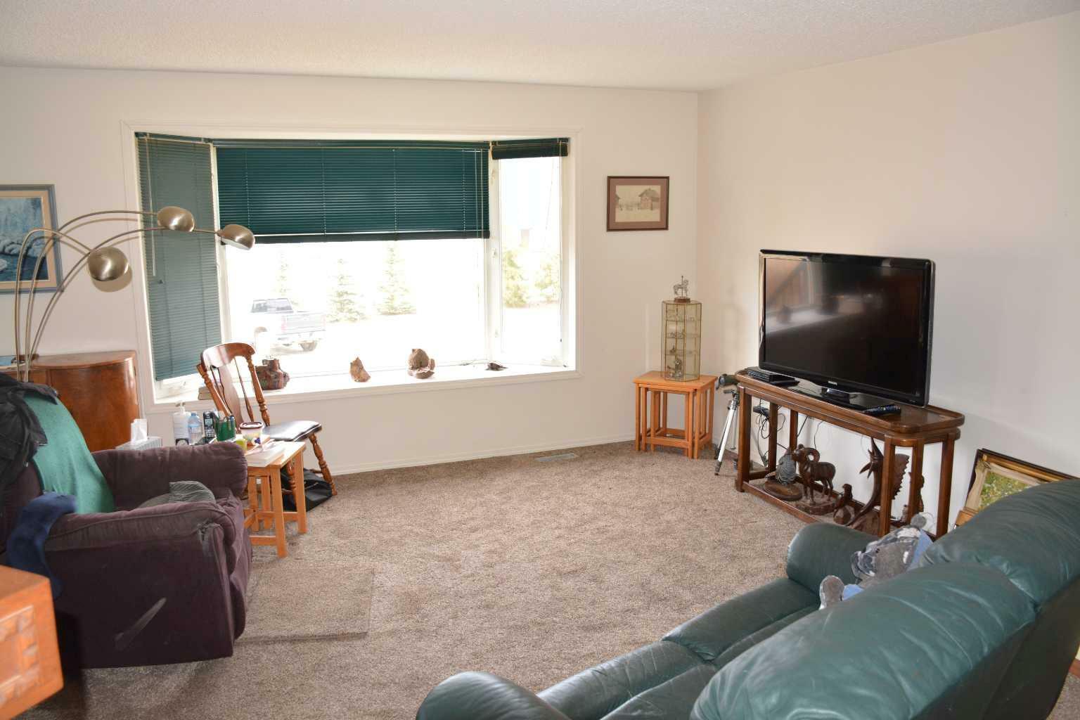 Property Photo: 7113 99 Street AB T8S 1B3