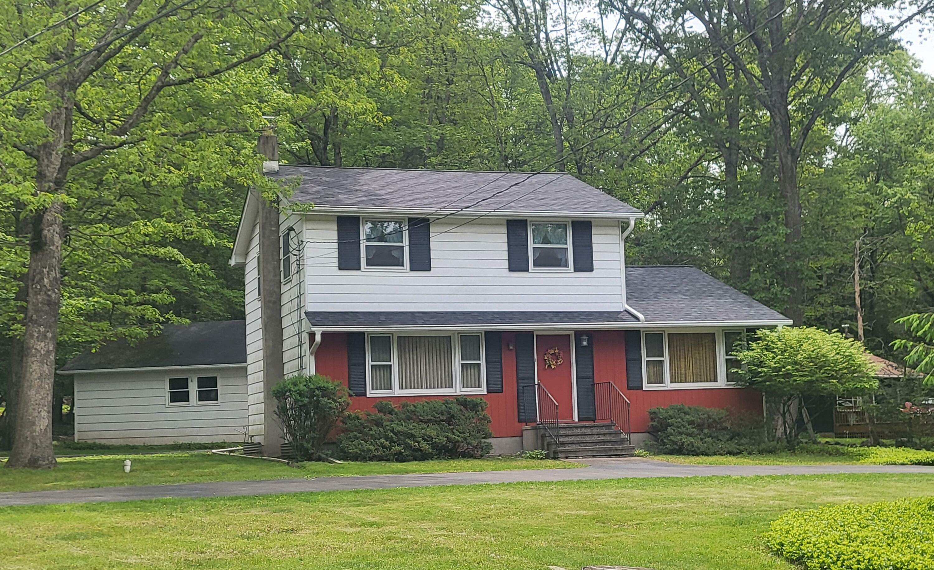 7425 W Dogwood Lane  Cresco PA 18326 photo