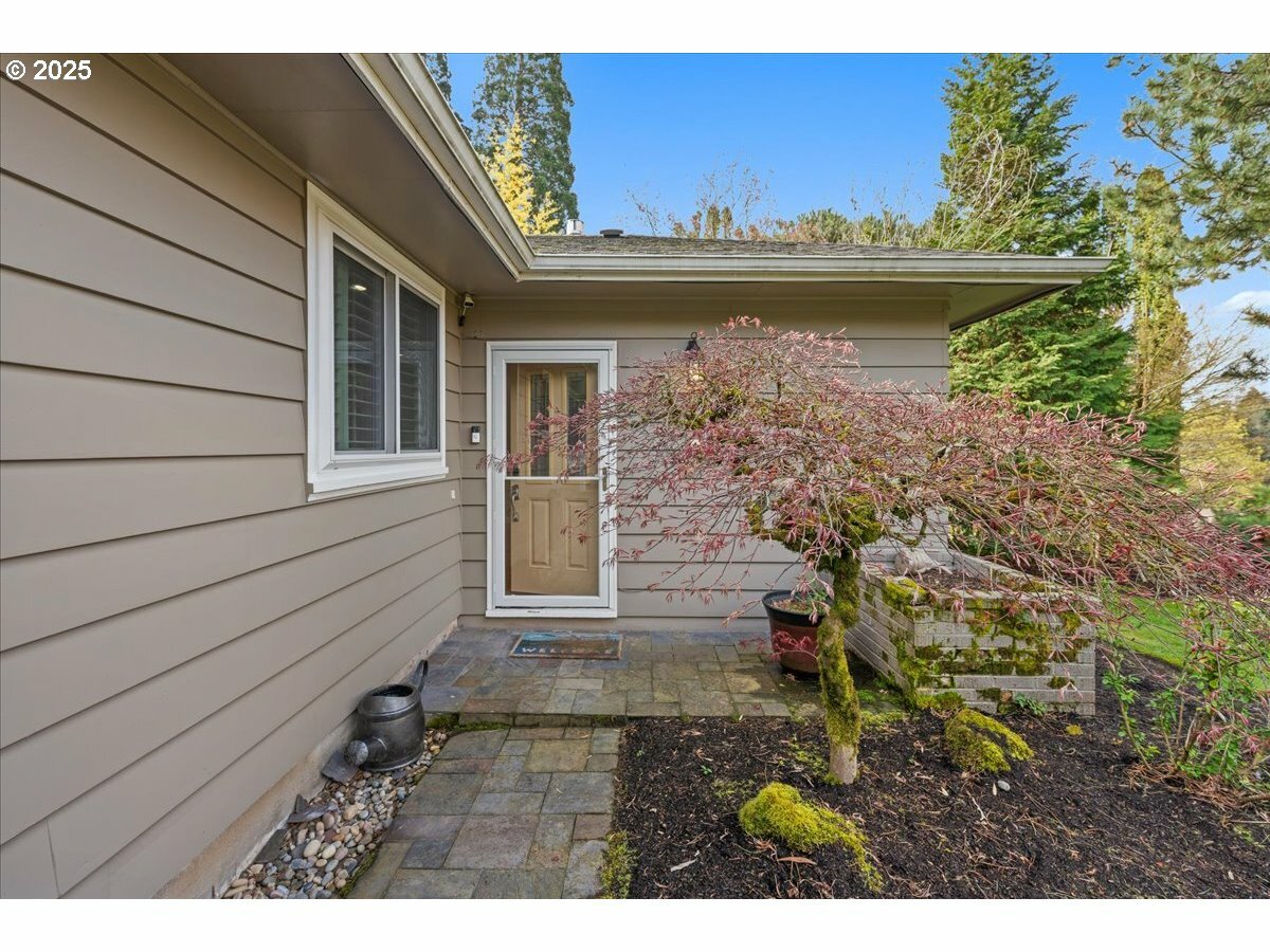 Property Photo: 7315 SW Sylvan Ct OR 97225