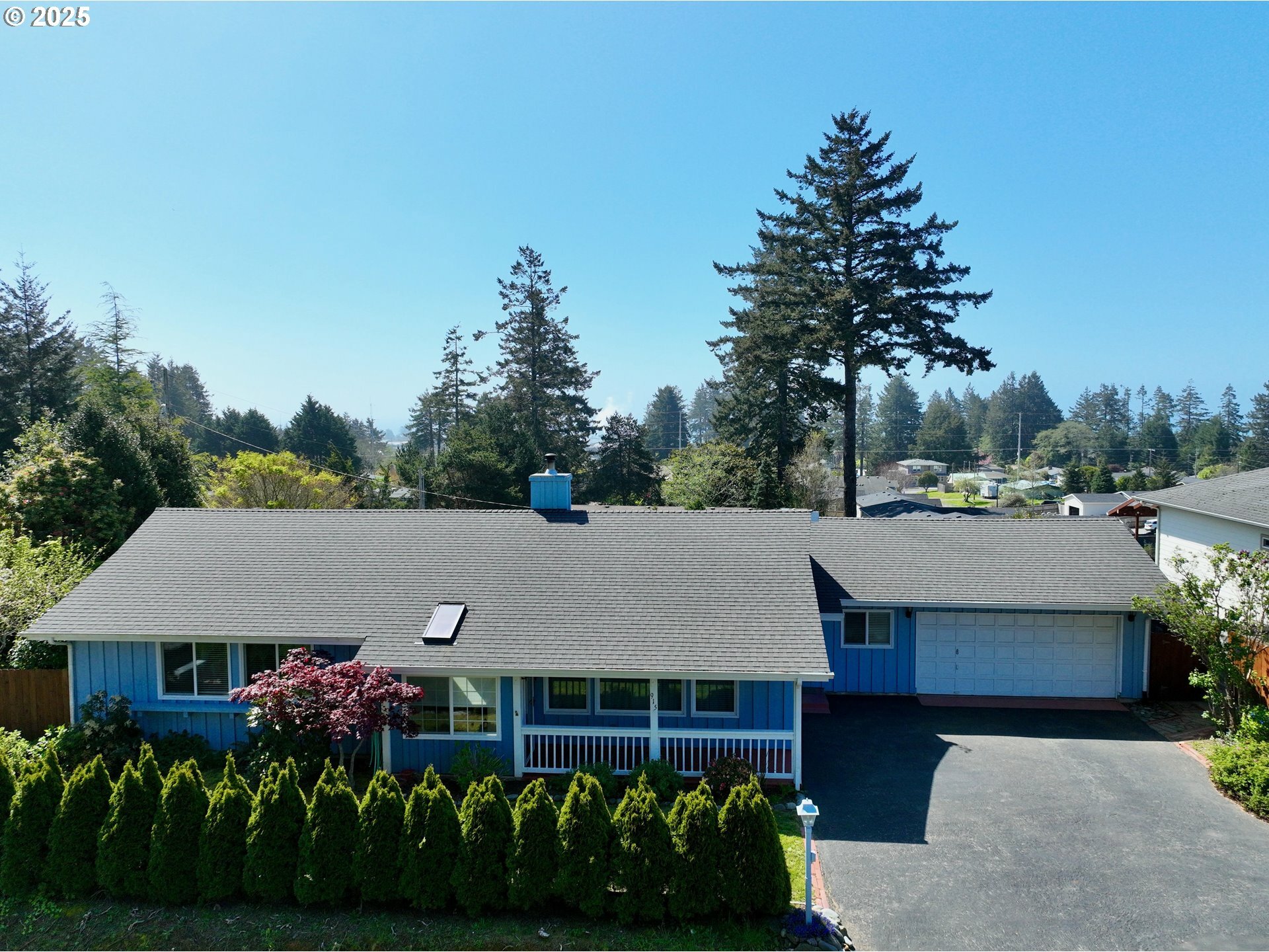 Property Photo: 915 Ransom Ave OR 97415