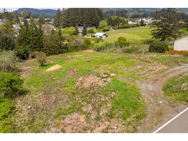 Property Photo:  McCoy Ave 802  OR 97107 