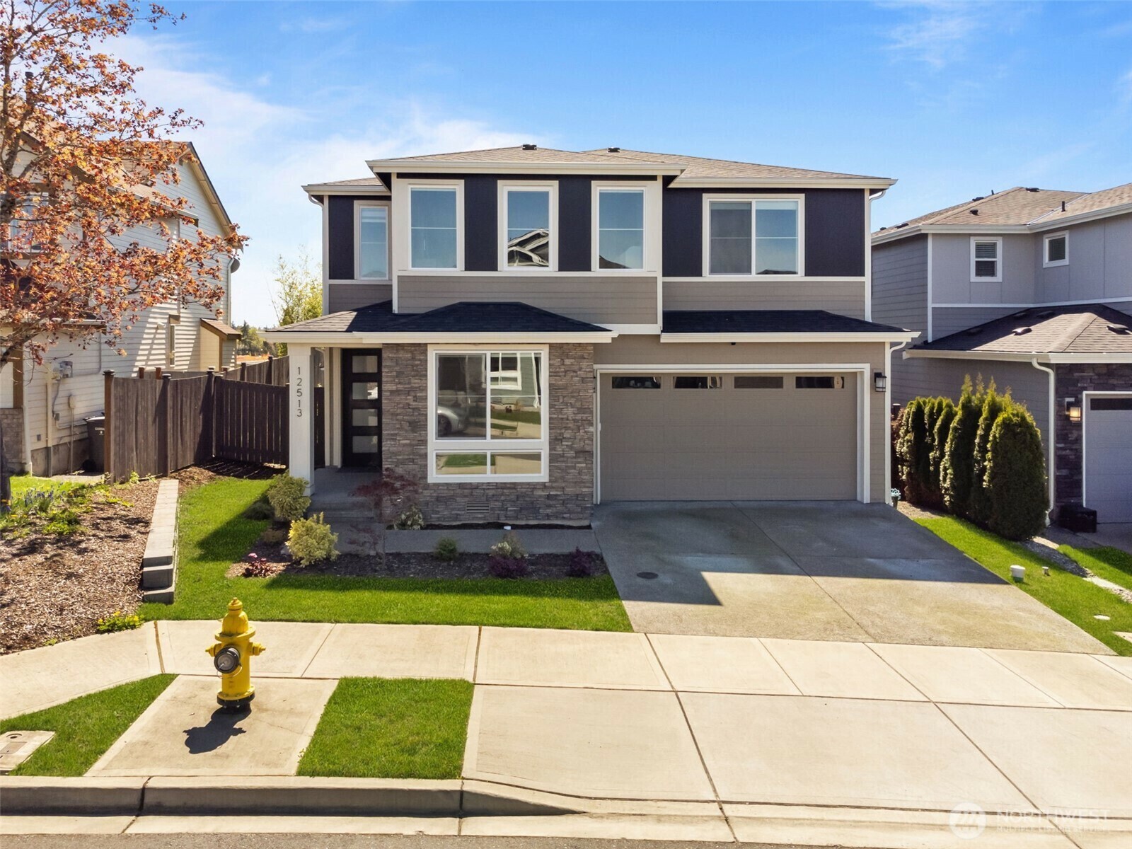 Property Photo: 12513 SE 301st WA 98092