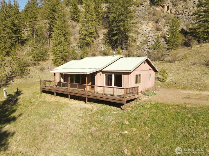 Property Photo: 60 E Wannacut Lane WA 98844