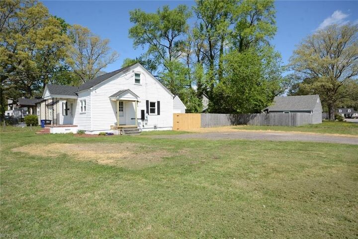 Property Photo:  101 Dahlgren Ave  VA 23702 