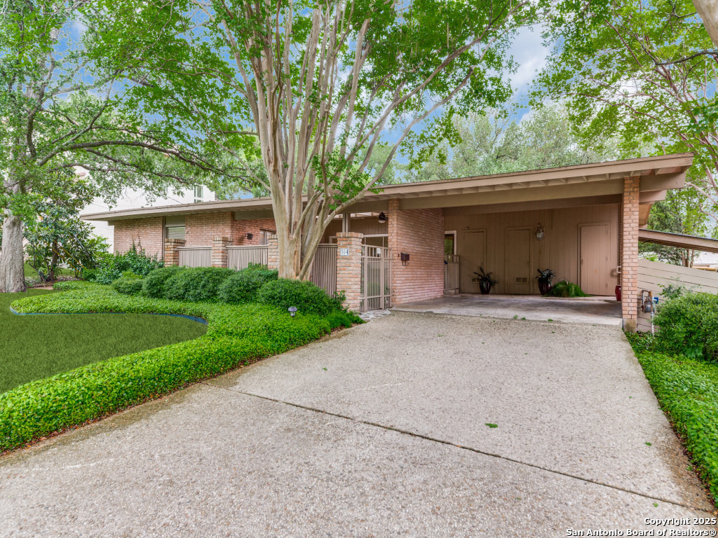 Property Photo: 104 Coventry Ln. TX 78209