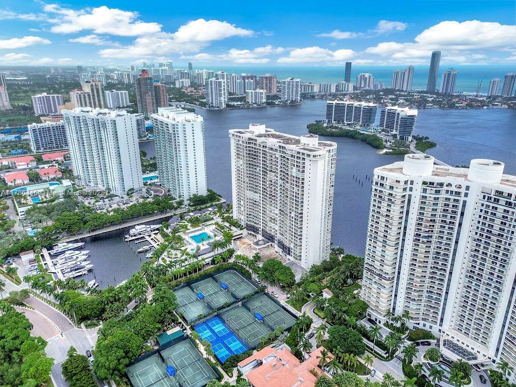 Property Photo:  7000 Island Blvd 2708  FL 33160 