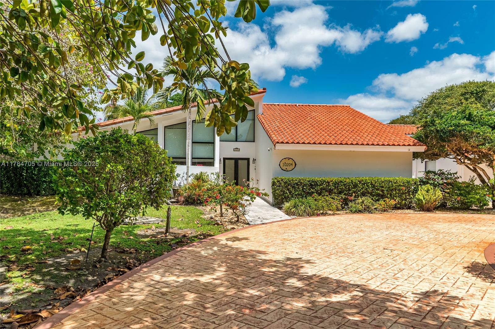 Property Photo: 10204 SW 96th Ct FL 33176
