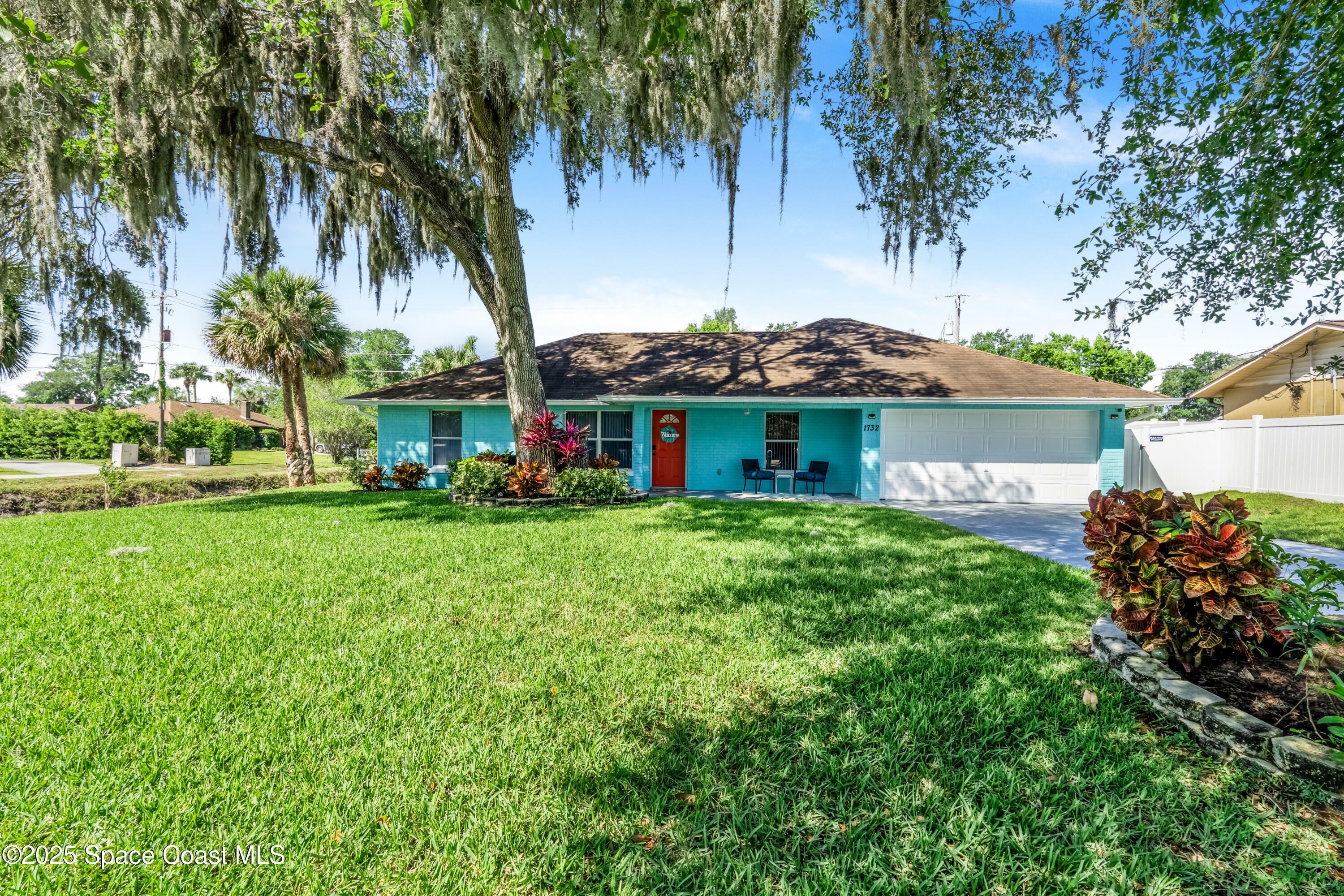 Property Photo: 1732 Sabal Palm Drive FL 32132