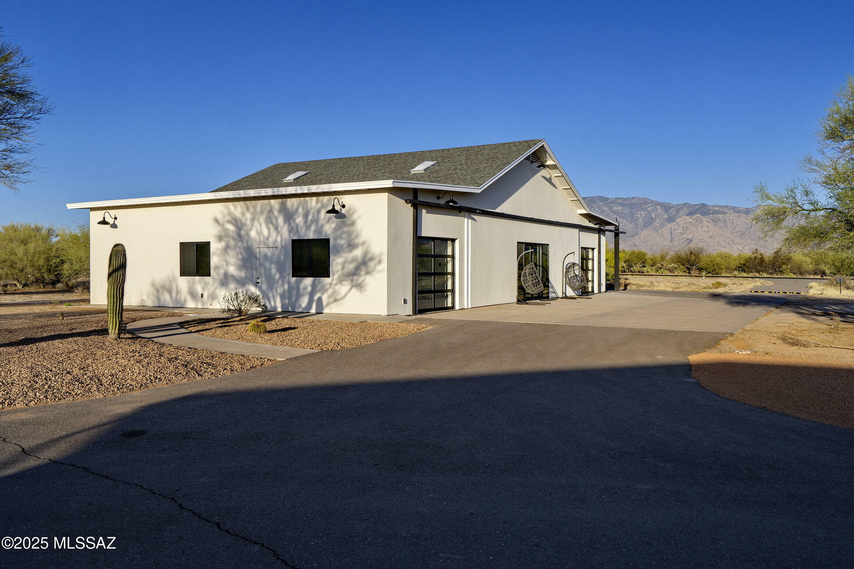 Property Photo: 1720 W Cessna Way AZ 85755