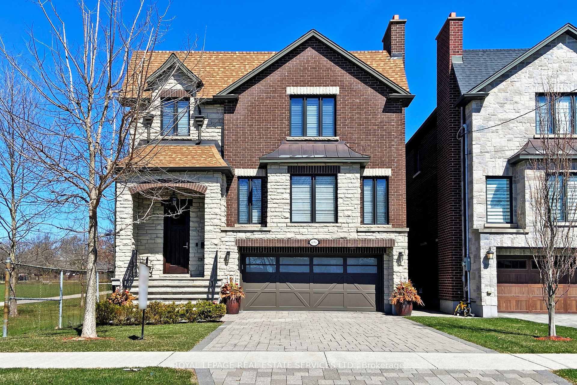 Property Photo: 696 Glengrove Avenue ON M6B 3J7