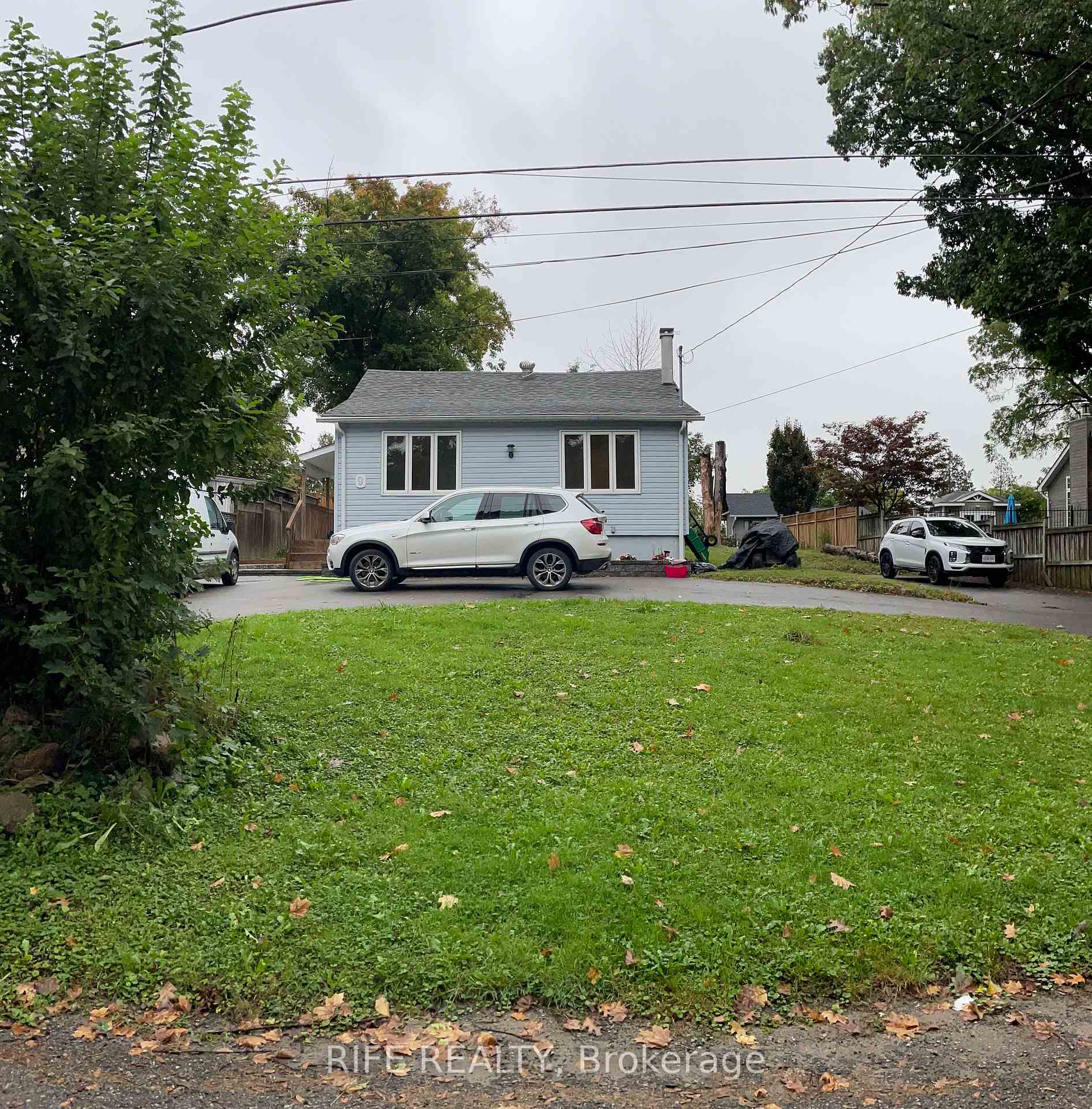 Property Photo: 9 Stapleton Drive ON L4A 7X3