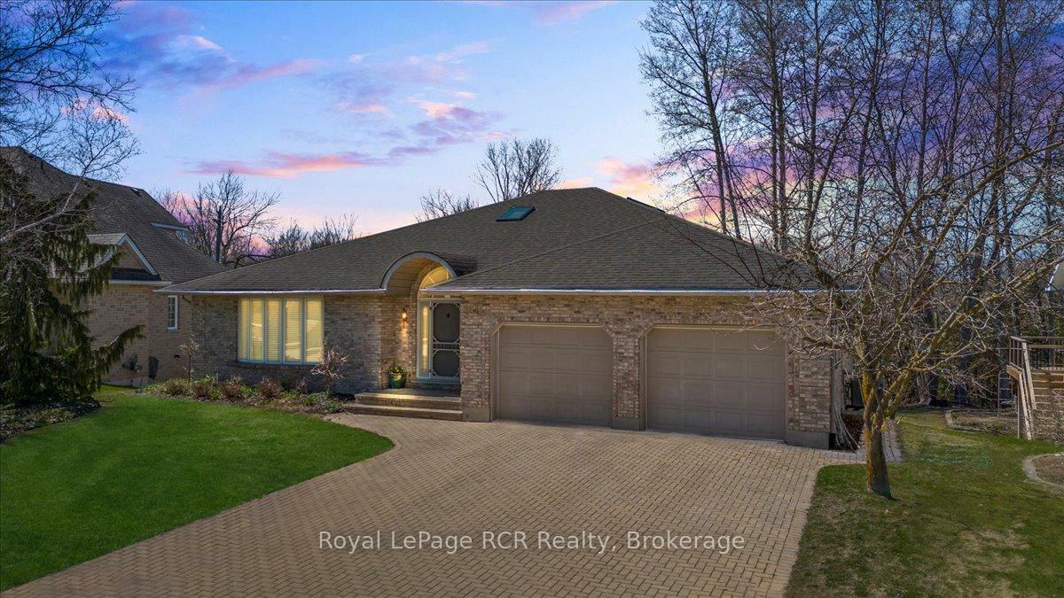 Property Photo:  284 2nd Avenue  ON N4N 3S1 