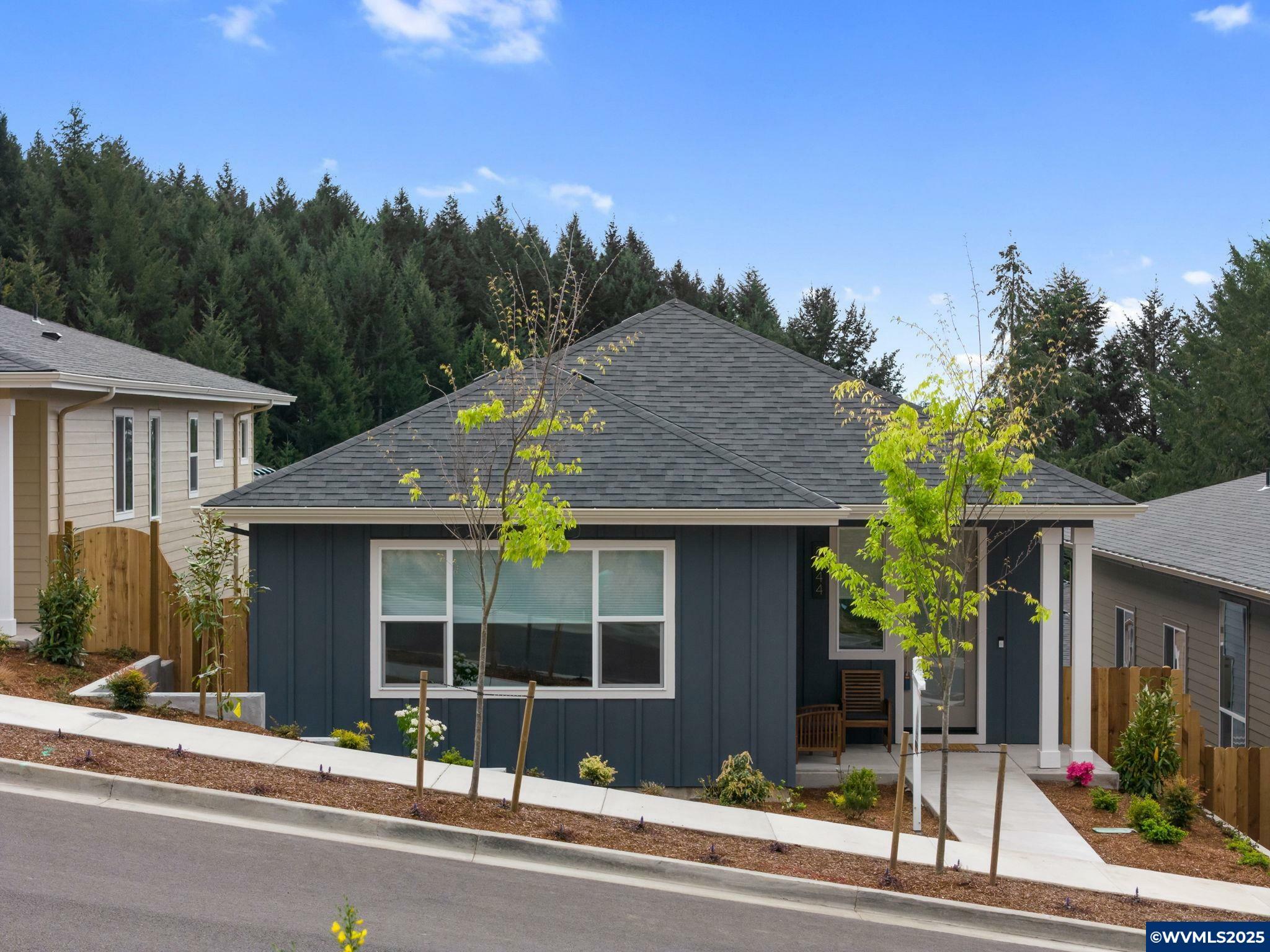 Property Photo: 2044 NW Victory Av OR 97330