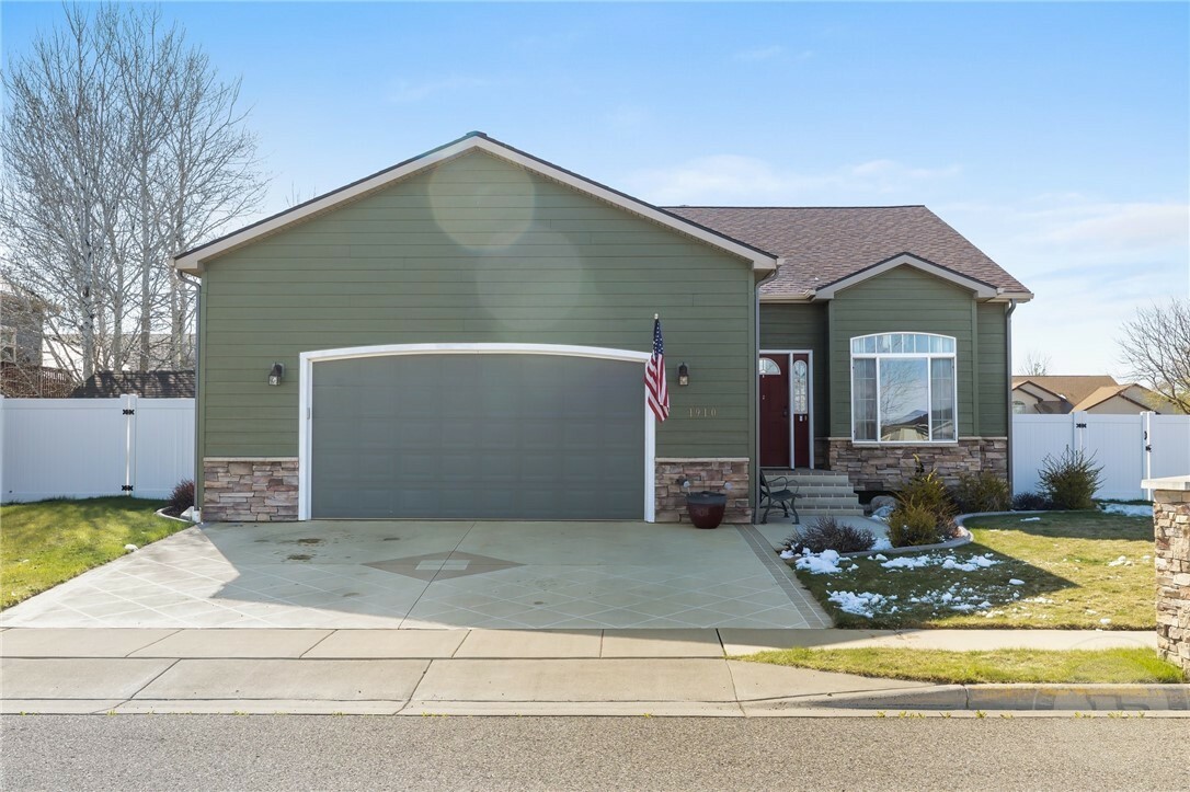 Property Photo: 1910 Arch Stone St MT 59106