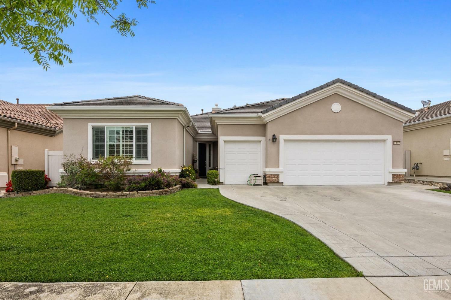 Property Photo: 13802 Park Palisades Drive CA 93306