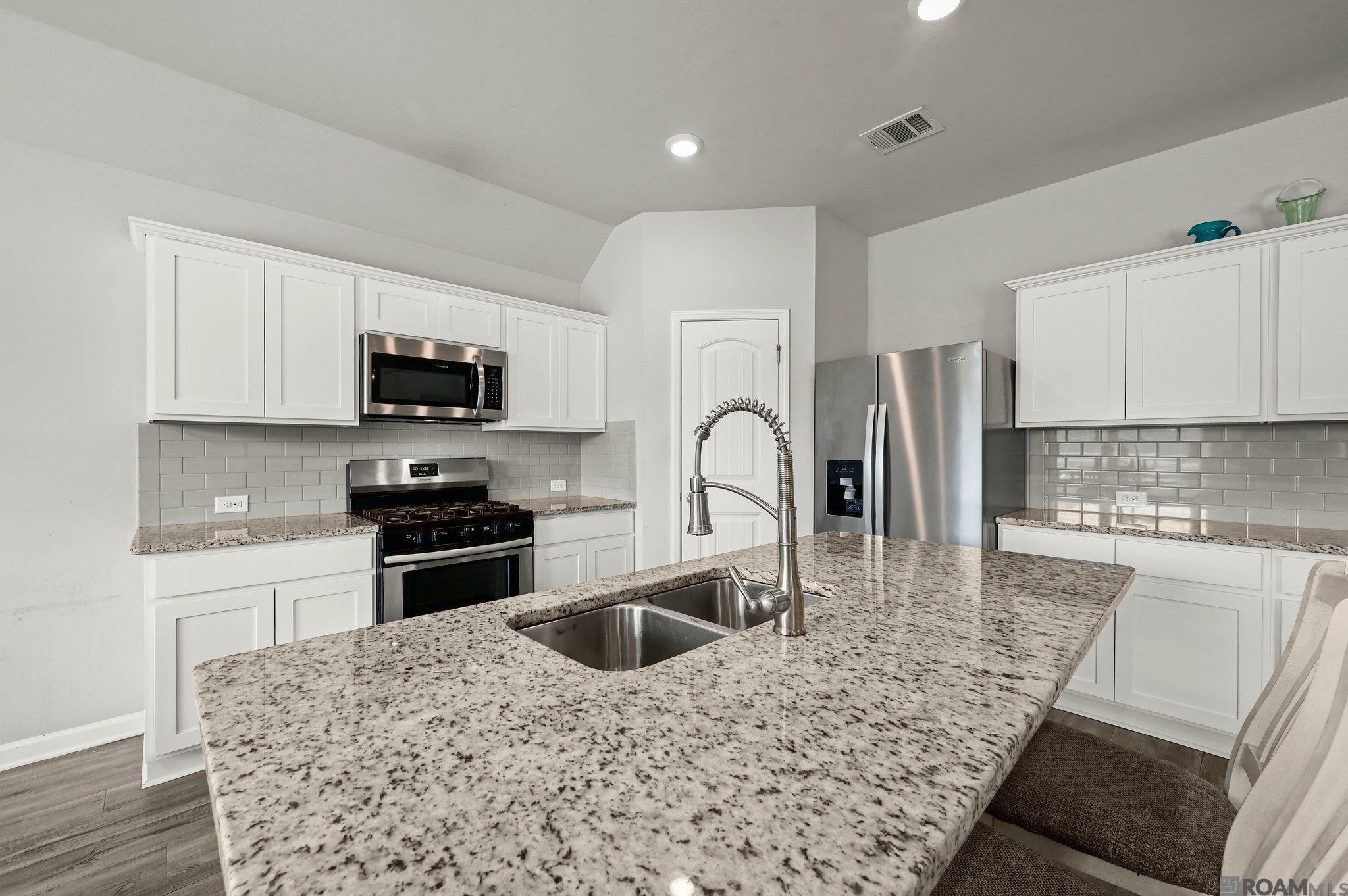 Property Photo: 10584 Trailside Dr LA 70706