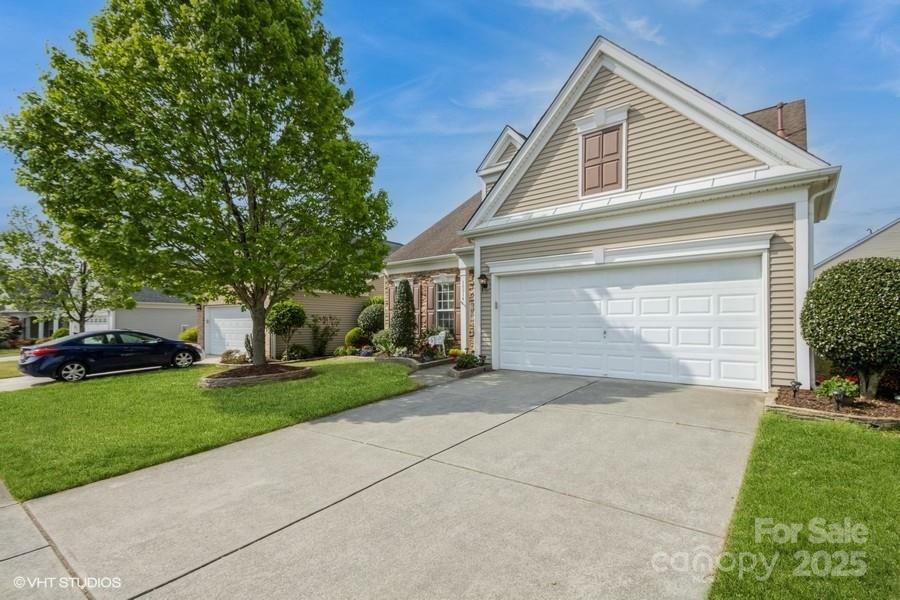 Property Photo: 10314 Threatt Woods Drive NC 28277