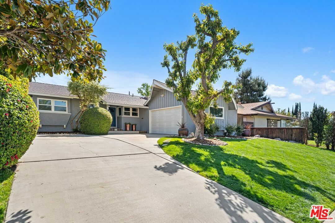 Property Photo: 9340 Yolanda Ave CA 91324
