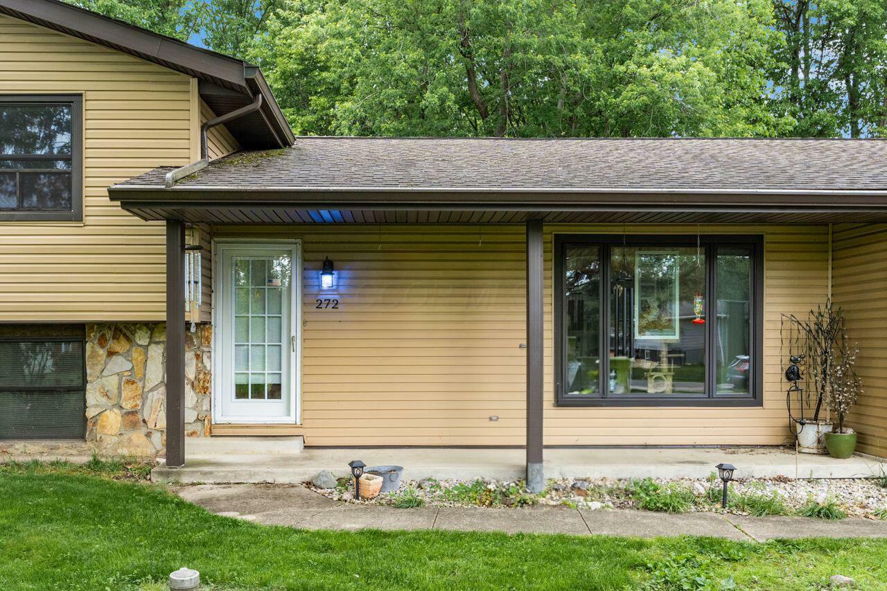 Property Photo: 272 Wendell SW Road OH 43068