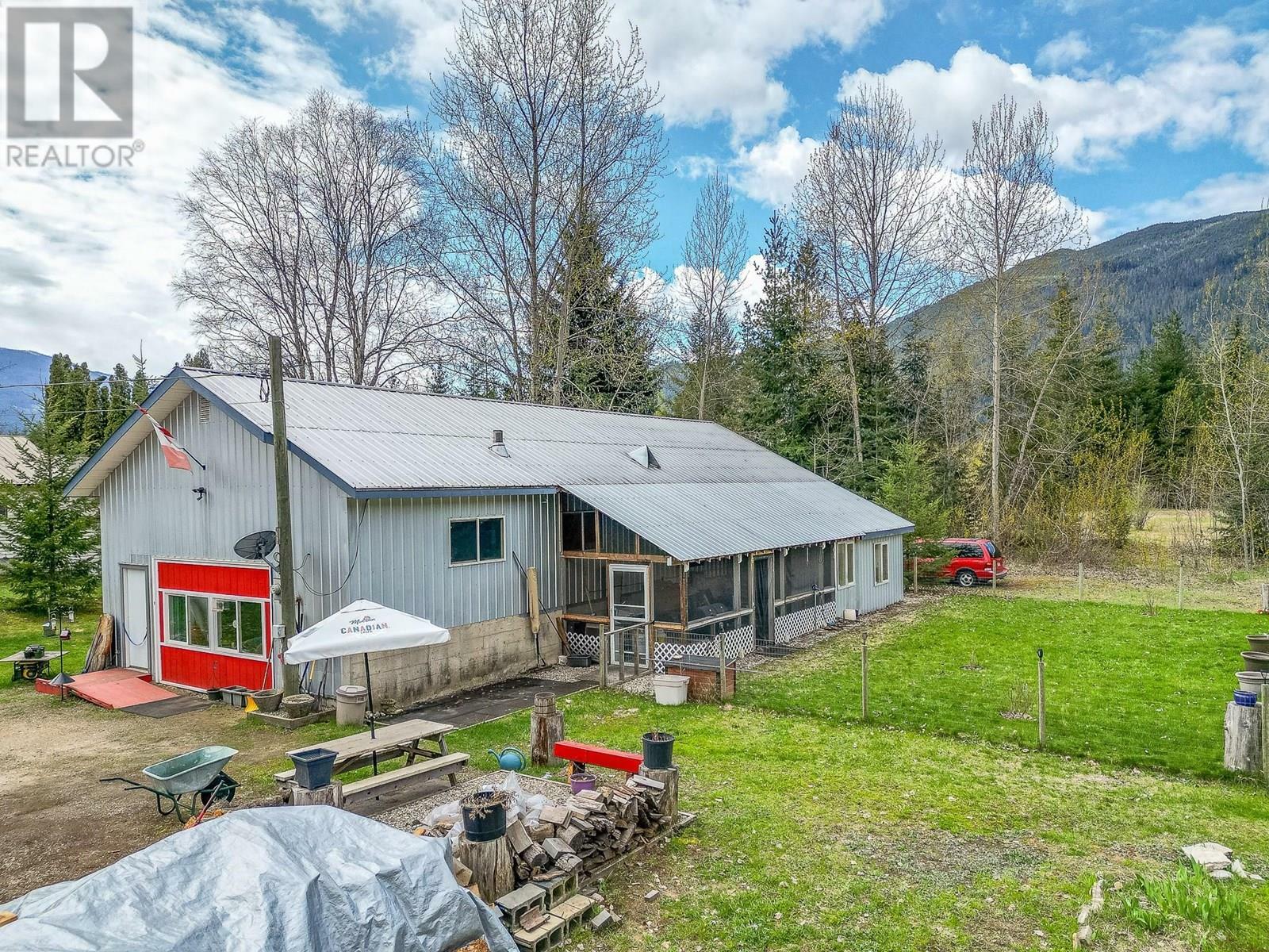 Photo de la propriété: 3953 Malakwa Road BC V0E 2J0