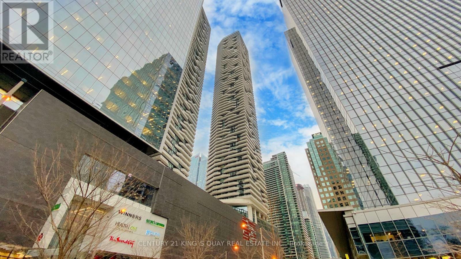 Property Photo: 88 Harbour Street 4204 ON M5J 1B7