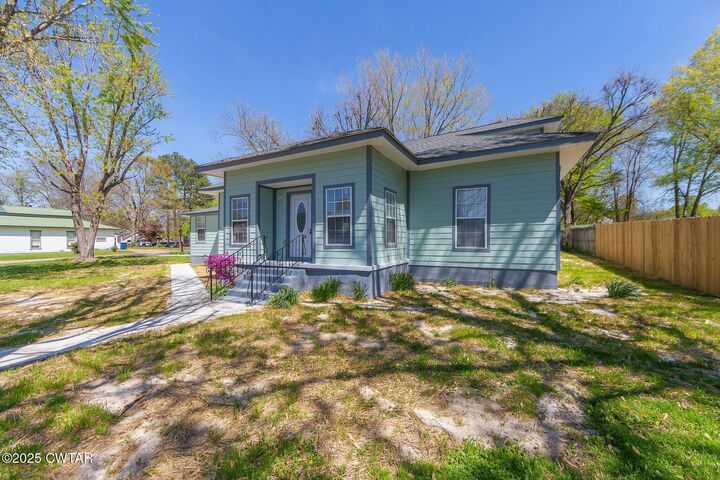 Property Photo: 501 S Second Street TN 38230