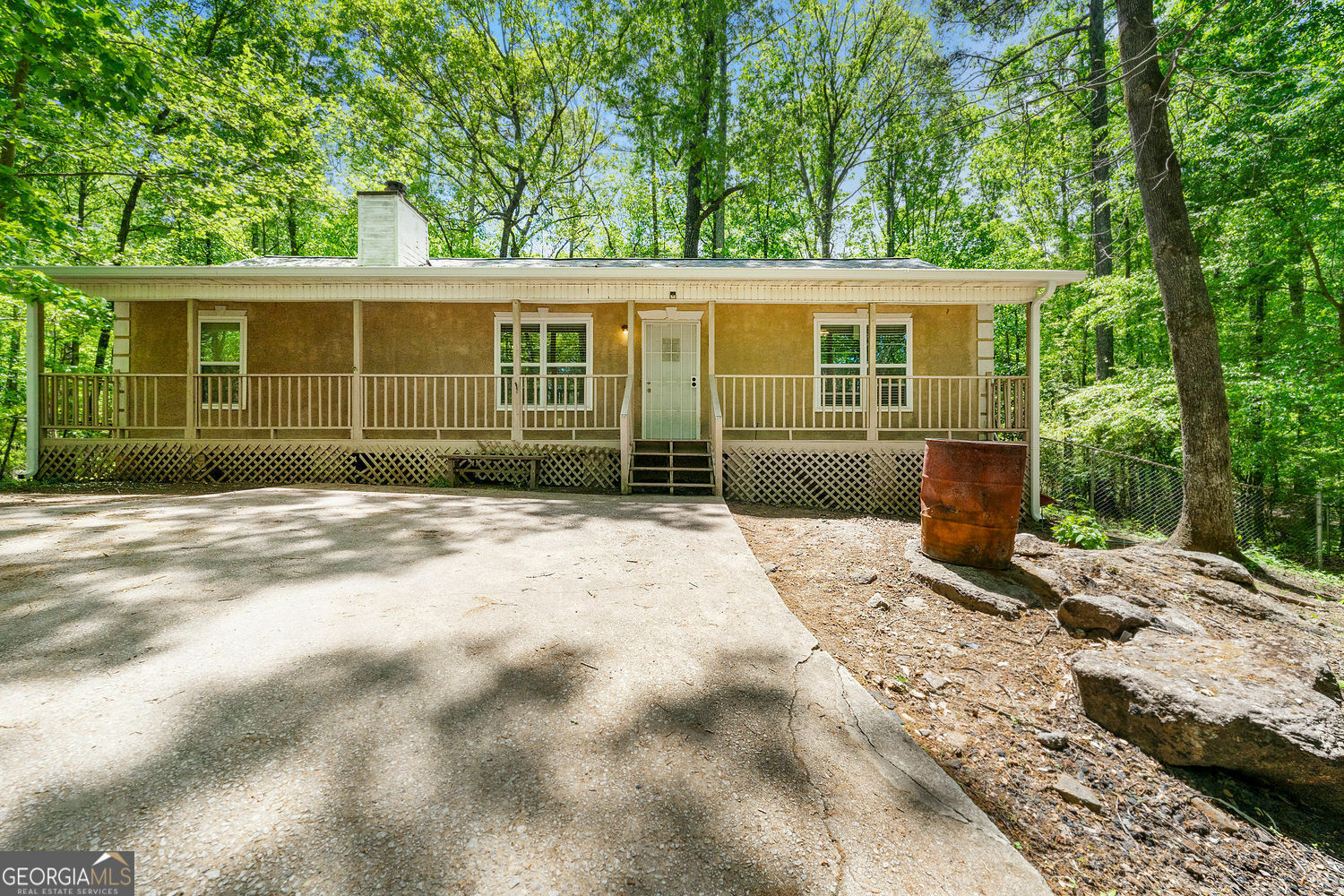 Property Photo: 507 Lakeshore Drive GA 30281