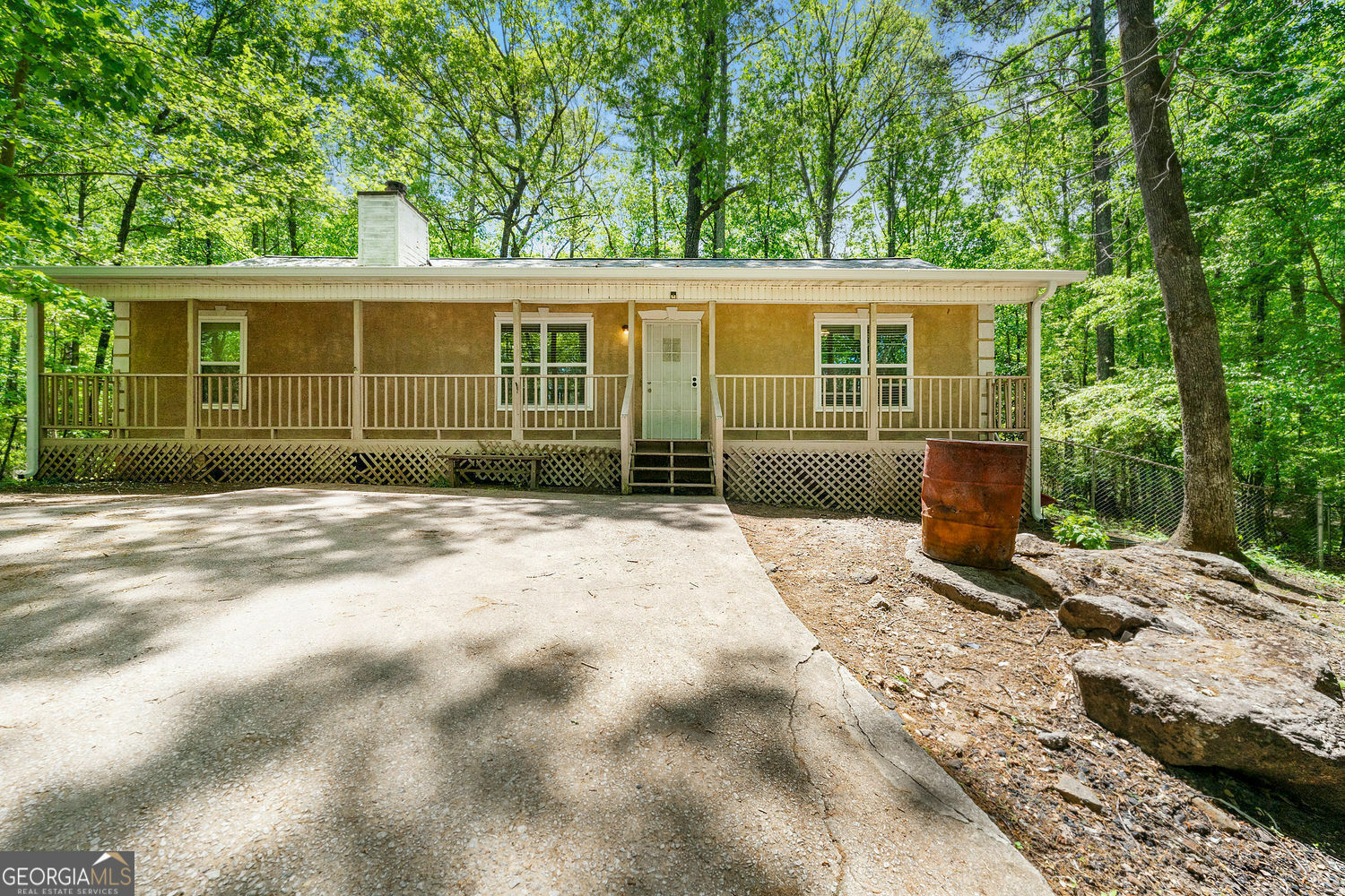 Property Photo: 507 Lakeshore Drive GA 30281