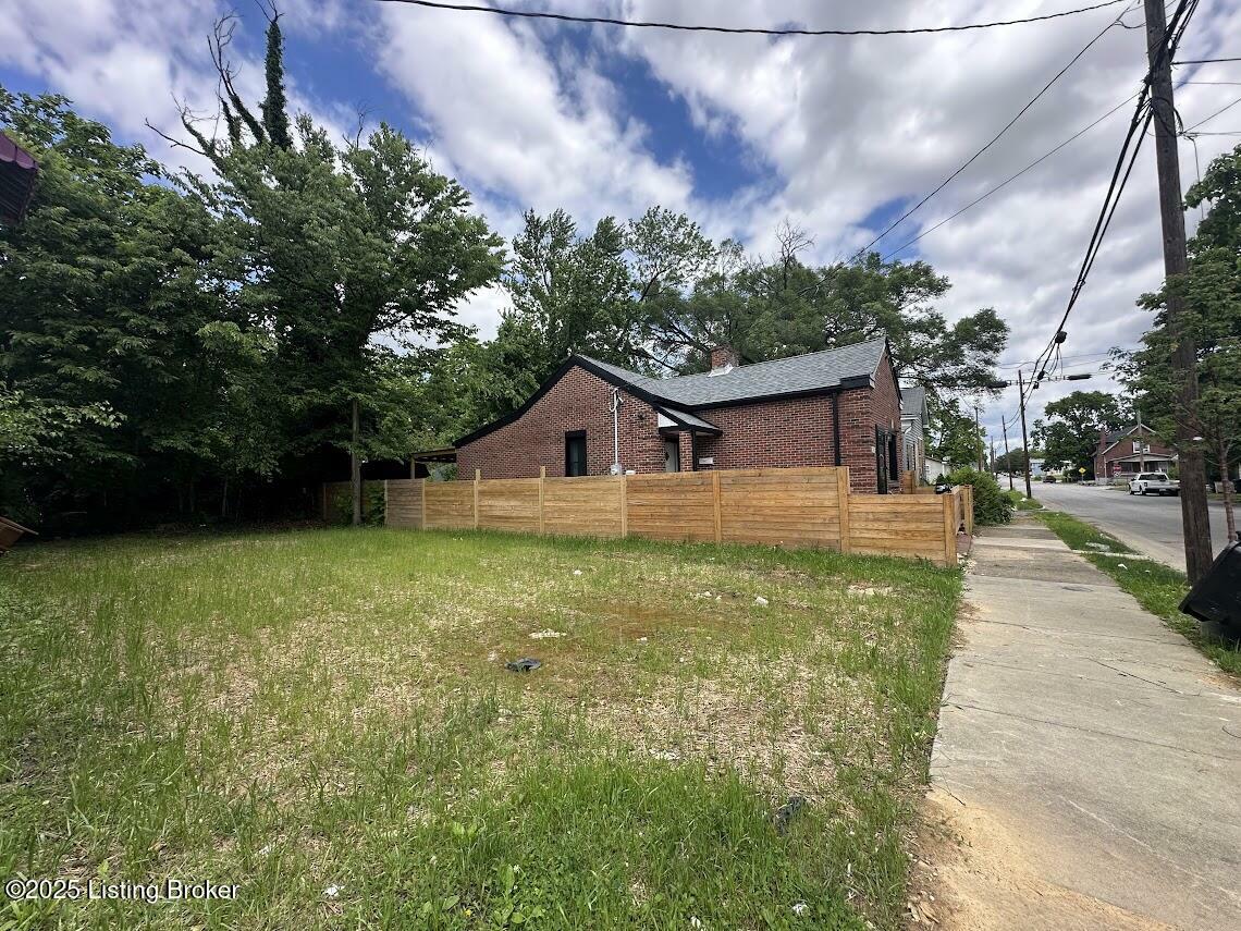 Property Photo: 1242 S 16th St KY 40210